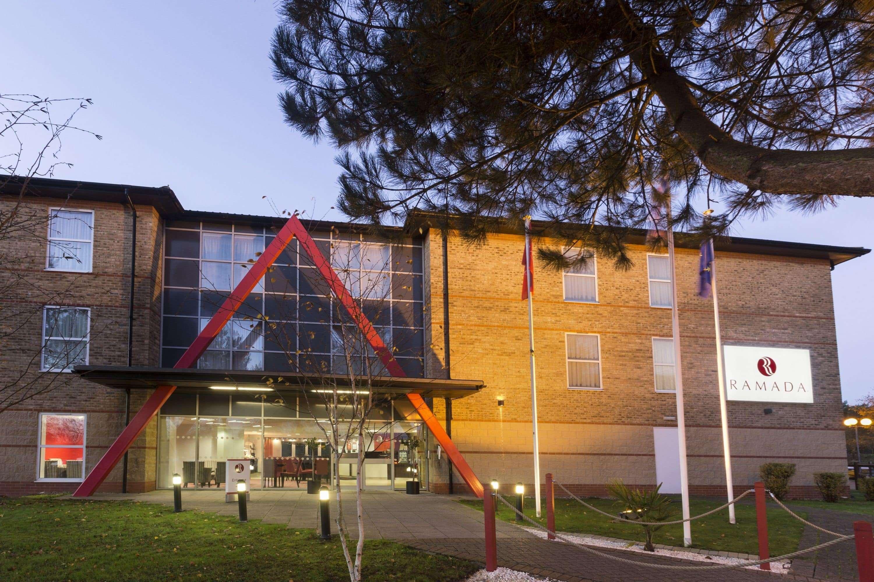 Hotel Ramada London Stansted Airport Stansted Mountfitchet Exterior foto